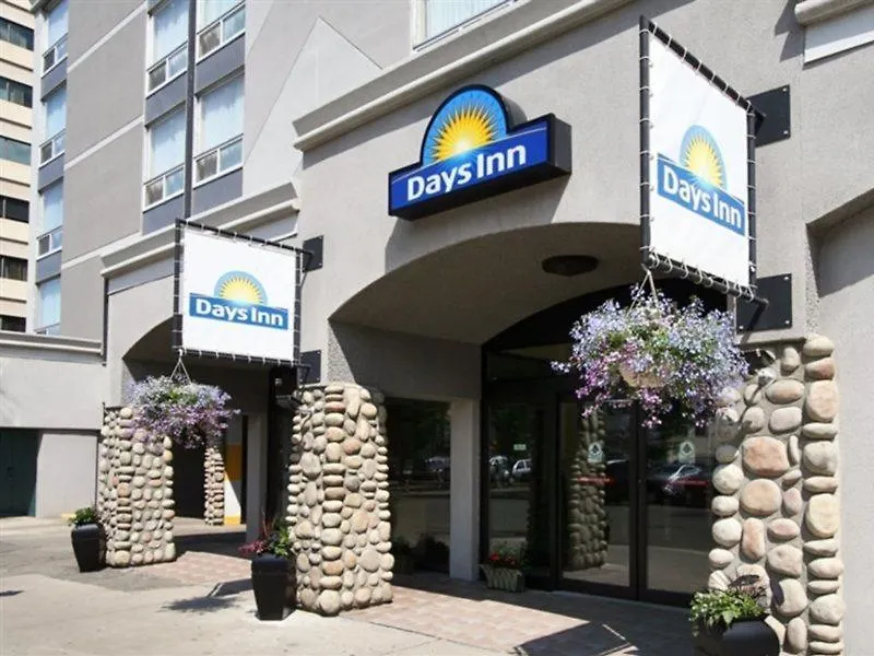 Days Inn By Wyndham Edmonton Downtown 3*,  Canadá