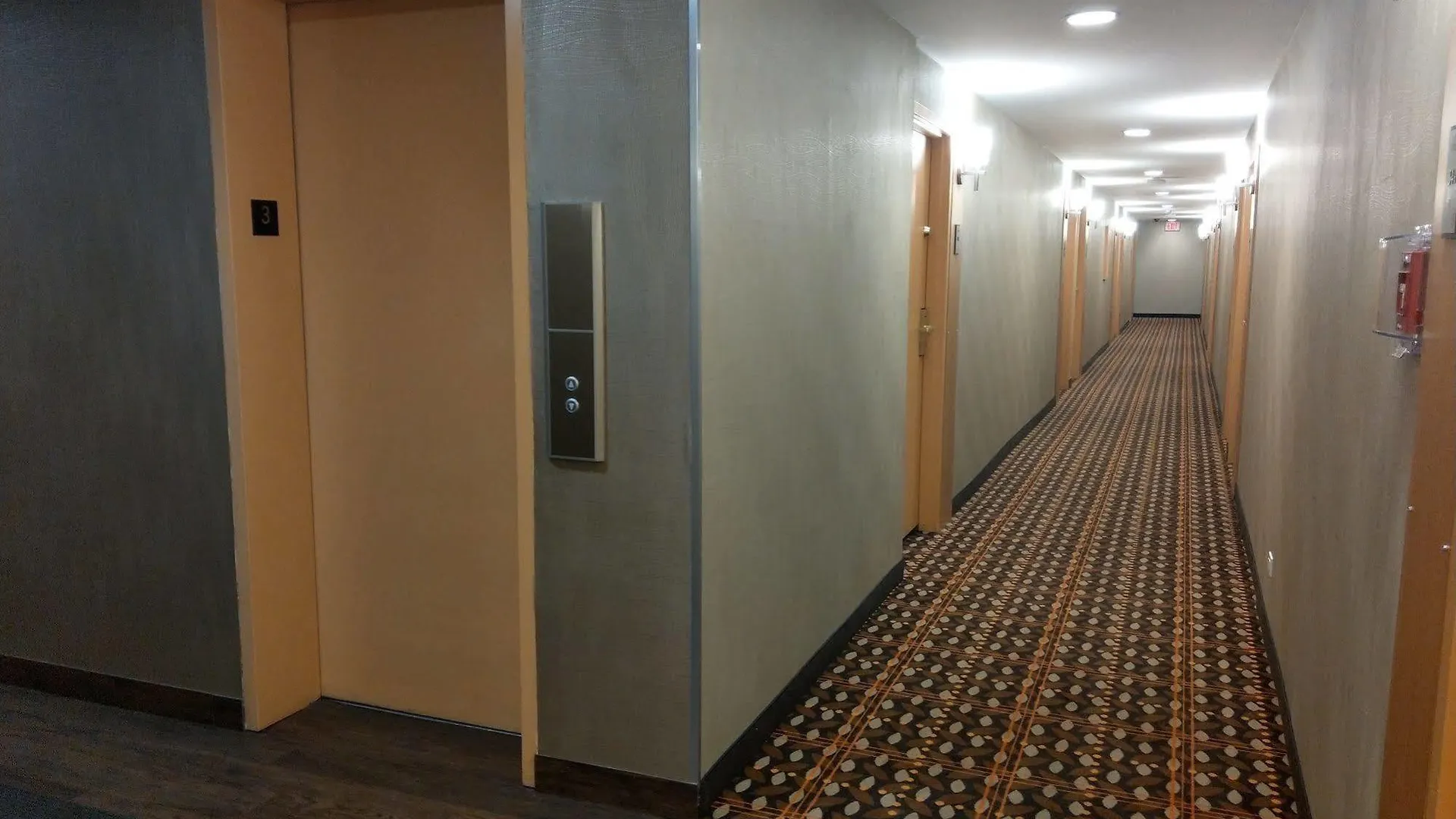 Days Inn By Wyndham Edmonton Downtown 3*,  Canadá
