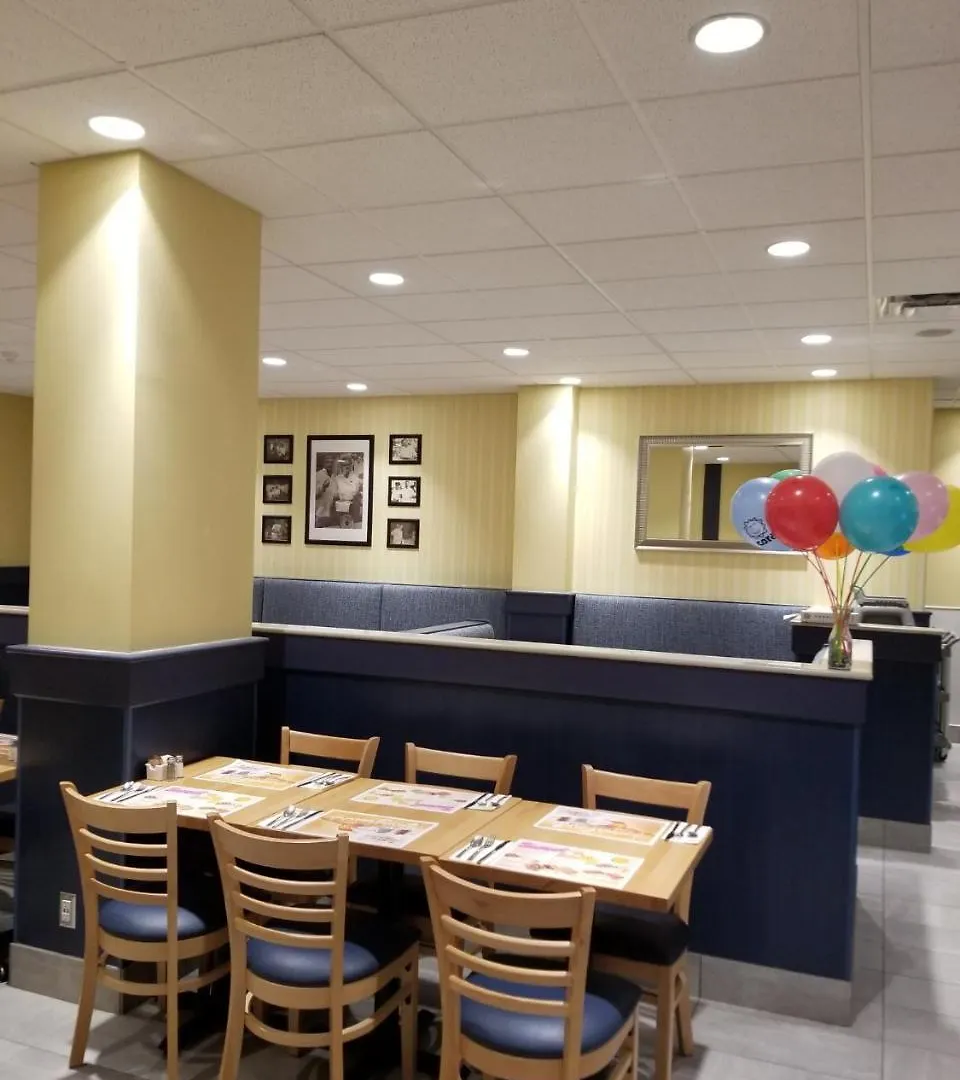 Days Inn By Wyndham Edmonton Downtown